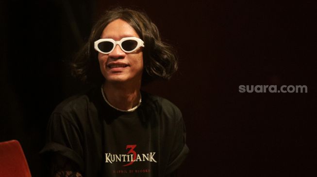 Pemeran dalam film Kuntilanak 3, Aming Supriatna Sugandhi alias Aming ditemui saat acara konferensi pers film terbarunya di Epicentrum Walk, Jakarta, Kamis (21/4/2022). [Sheralot.com/Angga Budhiyanto]