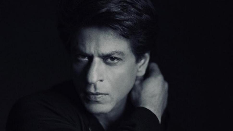 Shah Rukh Khan Datang ke Pesta Kepala Netflix India, Tirai Mobilnya Dalam Kondisi Tertutup