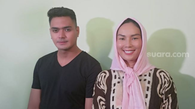 Kalina Oktarani dan Ricky Miraza ditemui ditemui di kawasan Pamulang, Tangerang Selatan pada Jumat (13/5/2022) [Sheralot.com/Rena Pangesti]