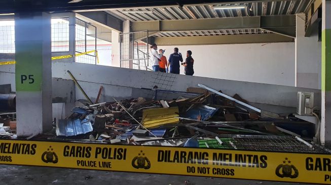Lokasi bekas kerusuhan di parkiran mal Lippo Plaza Yogyakarta, Senin (13/6/2022). [Hiskia Andika Weadcaksana / SuaraJogja.id]