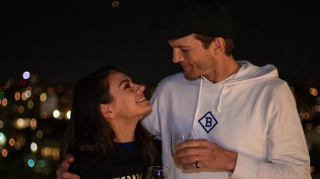 Mila Kunis dan Ashton Kutcher. (Instagram/@aplusk)