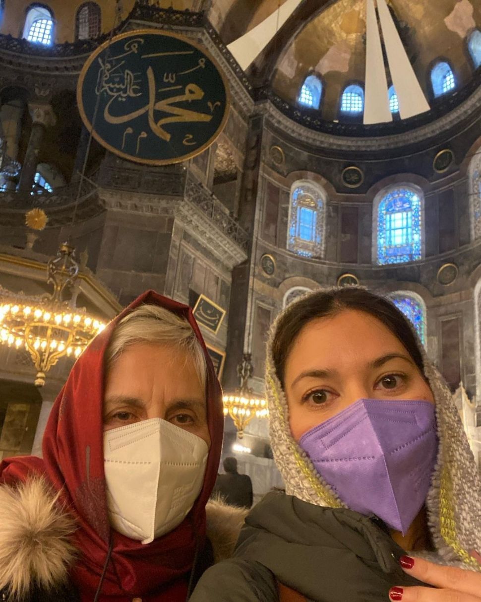 Hannah Al Rashid bersama sang ibu. [Instagram]