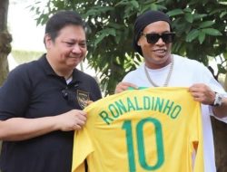 Raffi Ahmad Boyong Ronaldinho, Menteri Airlangga Berharap Bermanfaat untuk Sepakbola Indonesia