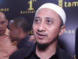 Salat Gaib untuk Anak Ridwan Kamil, Ustaz Yusuf Mansur Dikritik Karena Main Ponsel saat Azan