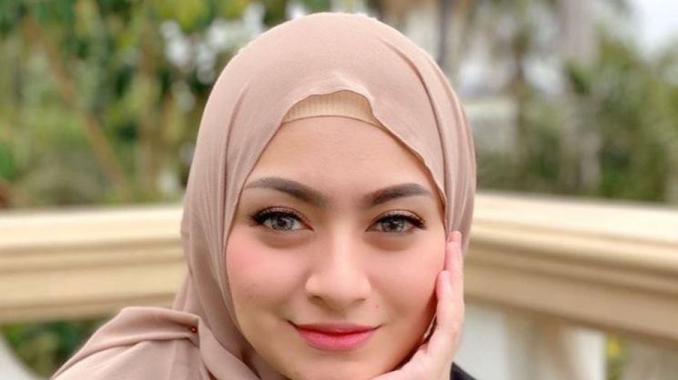 10 Transformasi Nathalie Holscher, Semakin Cantik Setelah Menggunakn Jilbab