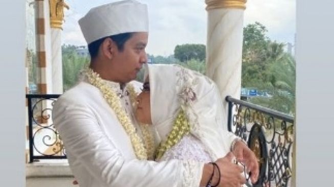 Momen pernikahan keponakan Dewi Perssik, Lebby Wilayati [Instagram/@lebbywilayati]
