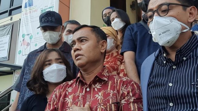 Haji Faisal di Pengadilan Agama Jakarta Barat, Rabu (13/4/2022).  [Sheralot.com/Evi Ariska]