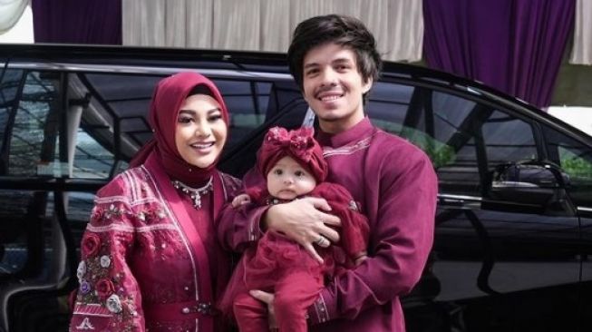 Atta Halilintar, Aurel Hermansyah dan Ameena Hanna Nur Atta [Instagram/@attahalilintar]