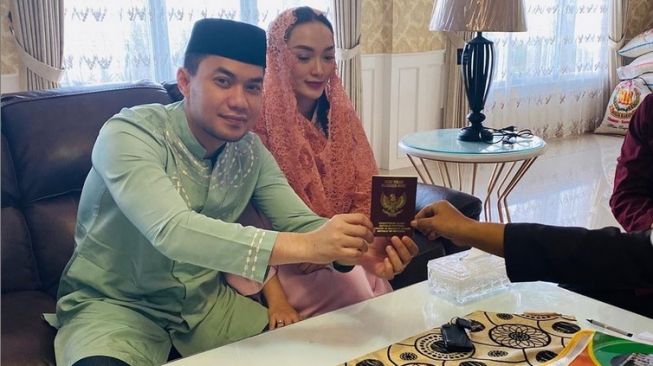 Zaskia Gotik dan Sirajuddin Mahmud telah menikah secara resmi. [Instagram]