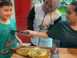 9 Momen Nagita Slavina Makan Daging Berlapis Emas, Sampai Datangkan Chef ke Rumah
